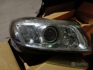 Faro Opel insignia anno 2013 lato destro