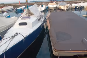 Cabinato a vela senza posto barca