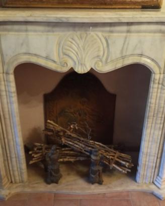 Camino in marmo antico