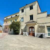 Palazzo intero stabile a Castrocielo (FR)