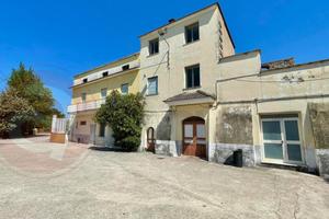 Palazzo intero stabile a Castrocielo (FR)