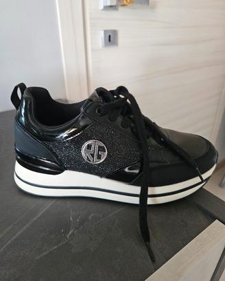 Scarpe nere Romeo Gigli
