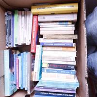 blocco stock libri vari gialli fantasy romanzi 400