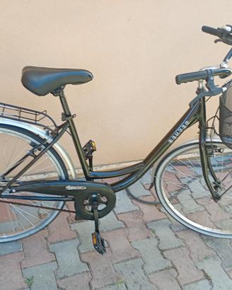 Bici con cestino, ruote da 26 e luci a led 