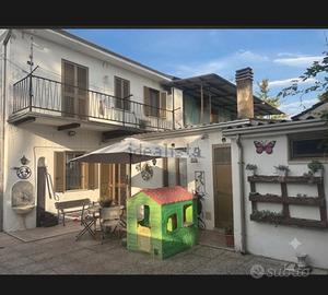 Casa indipendente con giardino