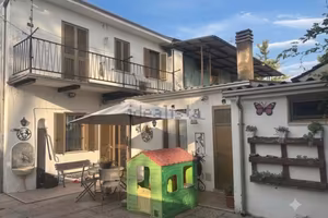 Casa indipendente con giardino