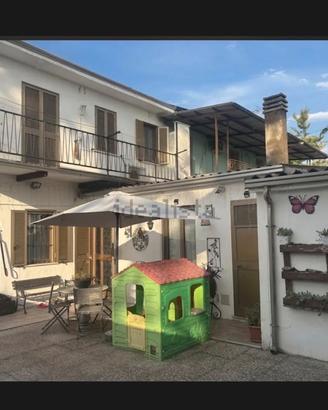 Casa indipendente con giardino