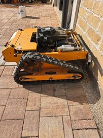 robot taglia erba cingolato