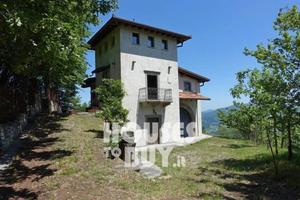 Villa di 240 m² con 5 locali e posto auto a Solign
