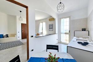 Ampio trilocale in mini-condominio vicino al mare