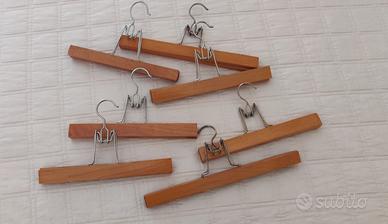 stampelle in legno per pantaloni