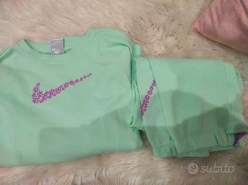 Tuta Nike verde acqua per bambina
