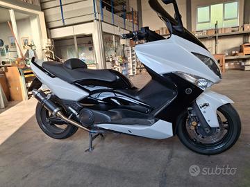 T Max perfetto tenuto maniacalmente