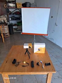 proiettore con schermo portatile