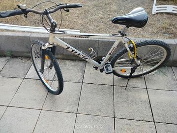 Bicicletta in alluminio 