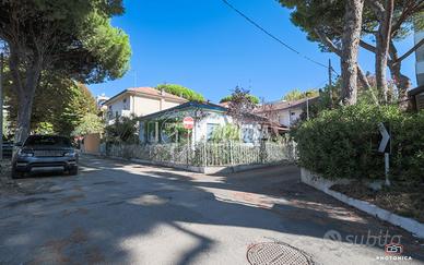 VILLINO INDIPENDENTE A POCHI PASSI DAL MARE