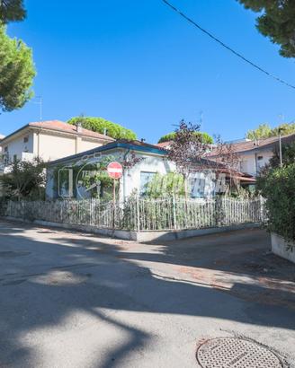 VILLINO INDIPENDENTE A POCHI PASSI DAL MARE