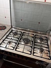 Cucina a 5 fuochi 