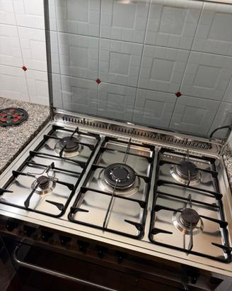 Cucina a 5 fuochi 
