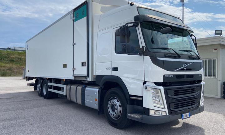 VOLVO Motrice FM 420 FRIGO + SPONDA