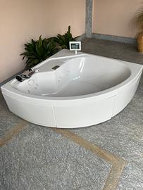 Vasca idromassaggio Teuco in ottime, con 8 getti.