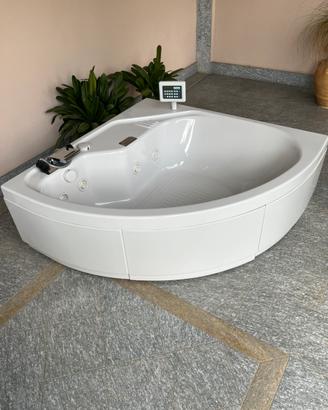 Vasca idromassaggio Teuco in ottime, con 8 getti.