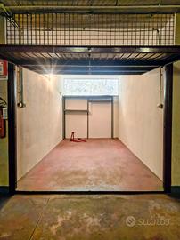 Ampio box libero subito