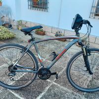 bici da trekking per strada e sterrato 