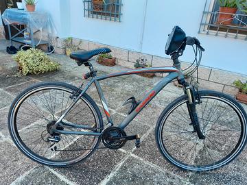 bici da trekking per strada e sterrato 