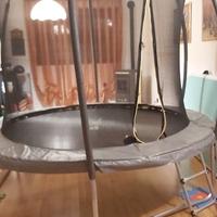 Trampolino elastico con scaletta e rete di protezi
