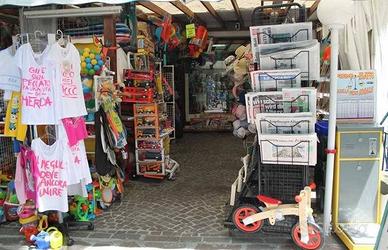 Attività / Licenza di 70 m² con 1 locale a Lucca