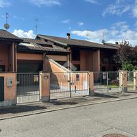 VILLA A SCHIERA A VAIANO CREMASCO