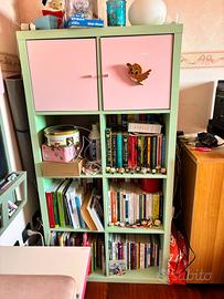 Mobiletti e scrivania per cameretta.