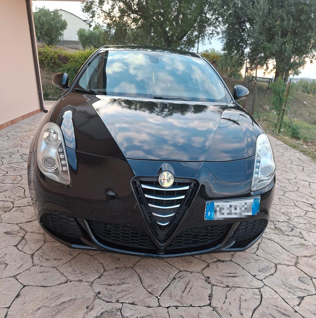 Alfa Romeo Giulietta 2011 photo 2
