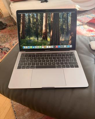 Macbook pro 2019 i5 2,4 Ghz 16gb ram HD 512 Gb