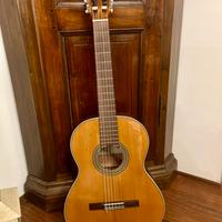 Chitarra classica con custodia inclusa