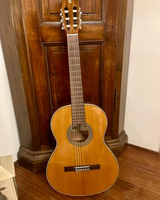 Chitarra classica con custodia inclusa