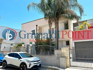 Villetta a schiera indipendente con giardino