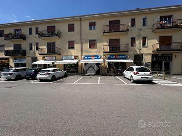 NEGOZIO A MONTICHIARI