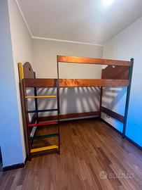 Letto a castello, comodino e materassi (balocchi)