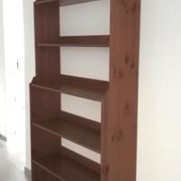 Libreria IKEA in legno massello di pino