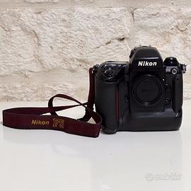 NIKON  F5 SOLO CORPO