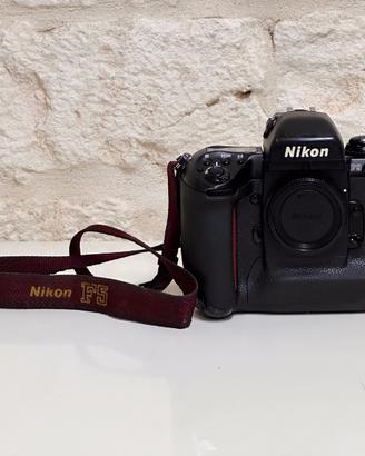 NIKON  F5 SOLO CORPO