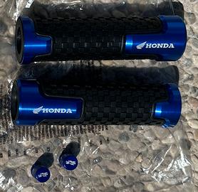 Honda NC750, Manopole - tappi ruote e comm. frecce