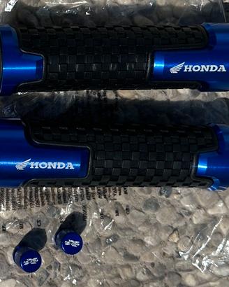 Honda NC750, Manopole - tappi ruote e comm. frecce