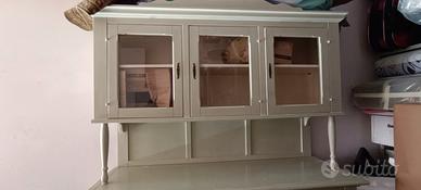 Credenza da cucina con vetrinetta