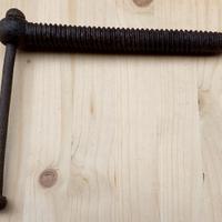 Antico braccio di una morsa