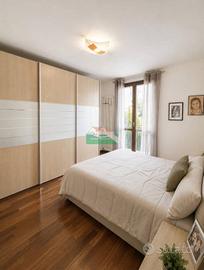 Appartamento di 140 m² con più di 5 locali e box a
