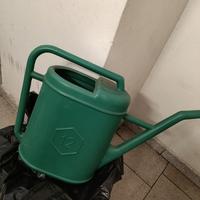 tanica per bagnare fiori