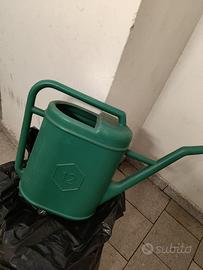 tanica per bagnare fiori